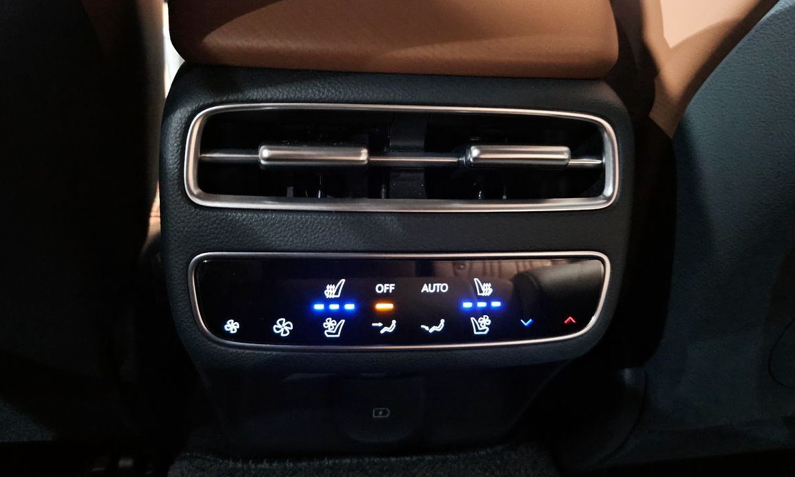 Genesis GV70 2025