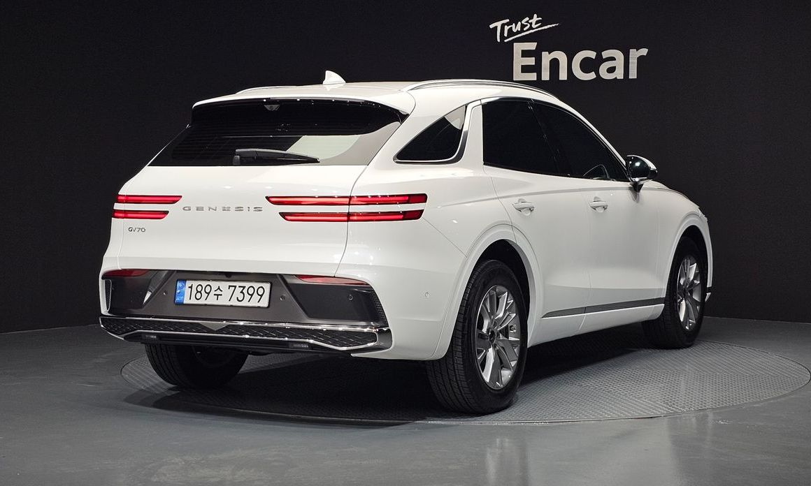 Genesis GV70 2025