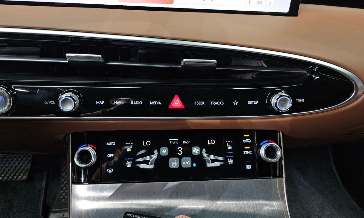 Genesis GV70 2025