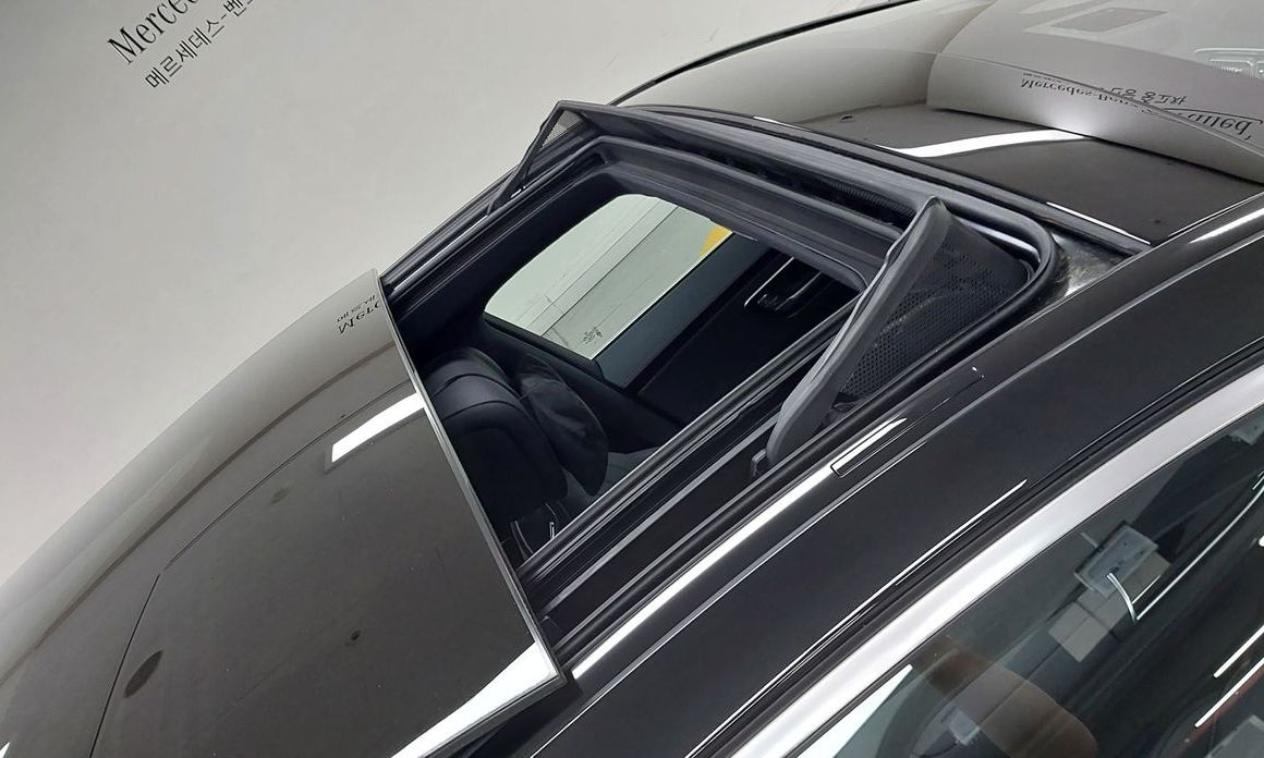 Mercedes-Benz S-Class 2025