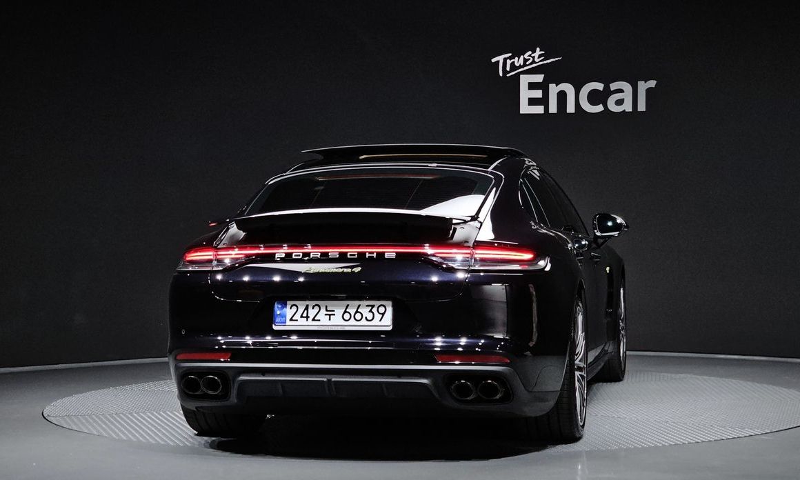 Porsche Panamera 2023