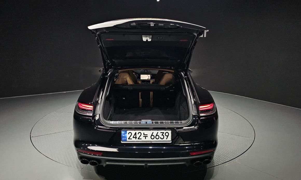 Porsche Panamera 2023