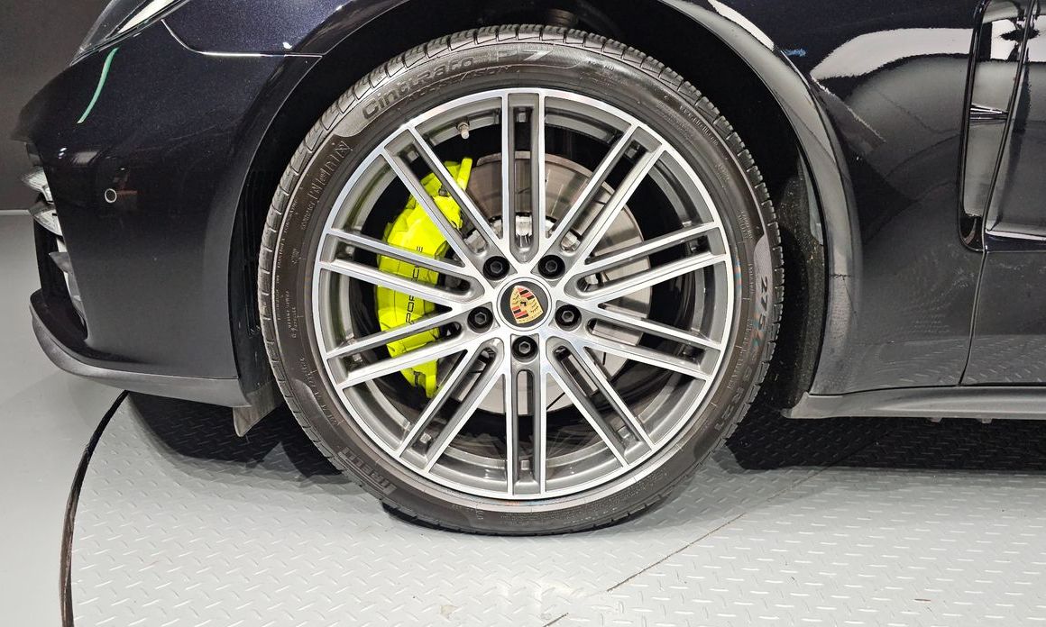 Porsche Panamera 2023