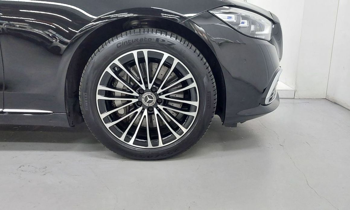 Mercedes-Benz S-Class 2025