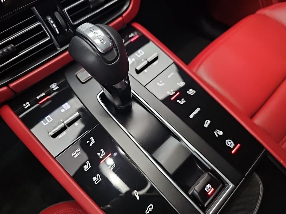 Porsche Macan 2023