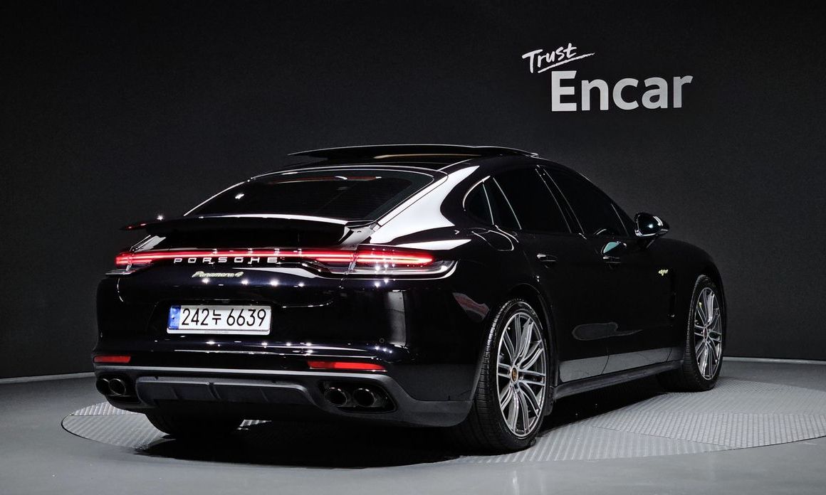 Porsche Panamera 2023