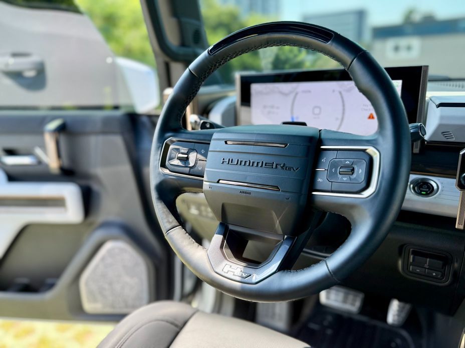 GMC Hummer EV 2024