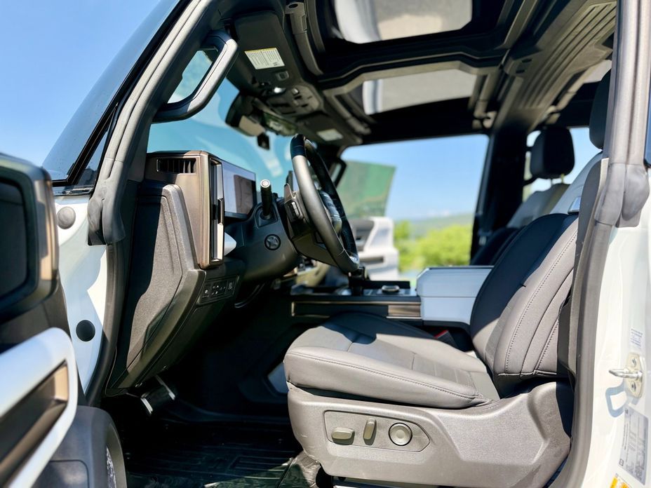 GMC Hummer EV 2024