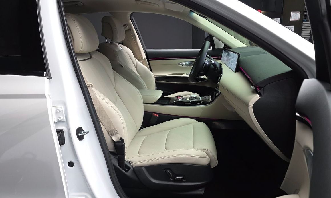 Genesis GV70 2025