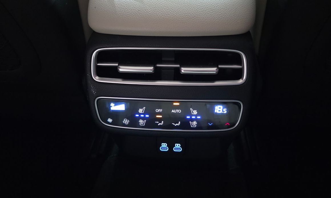 Genesis GV70 2025