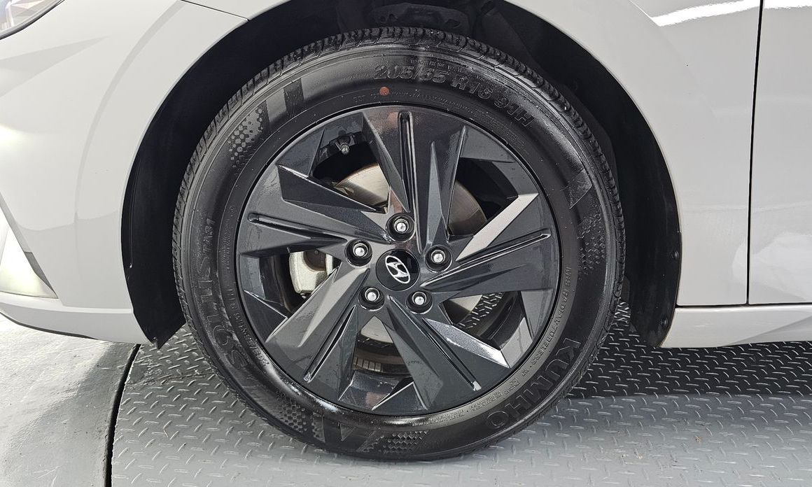 Hyundai AVANTE 2021