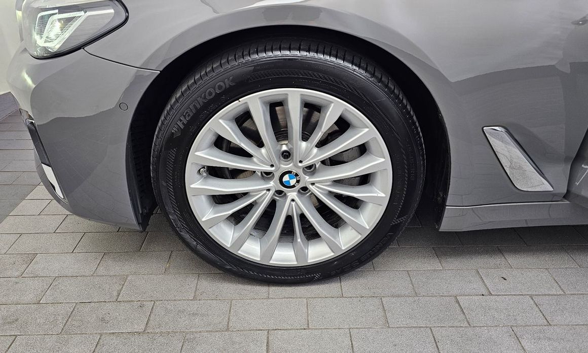 BMW 5-Series 2022