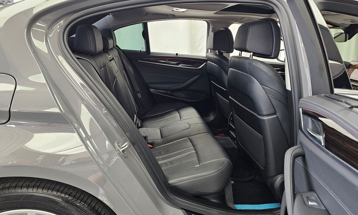 BMW 5-Series 2022