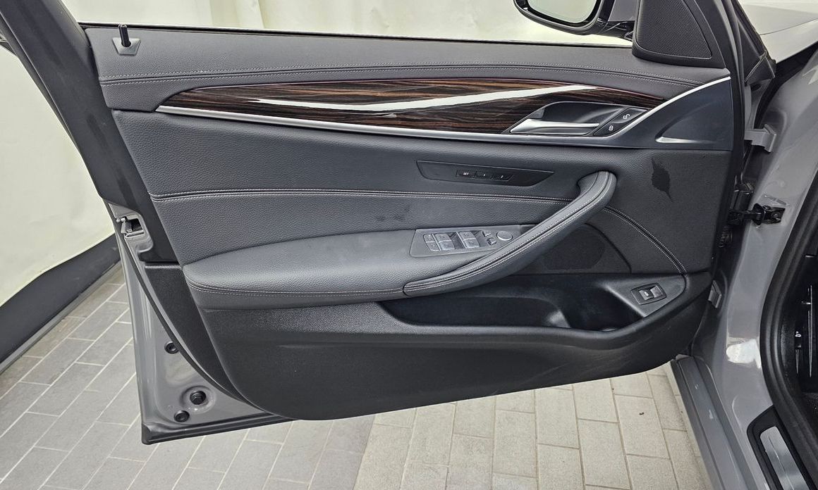BMW 5-Series 2022