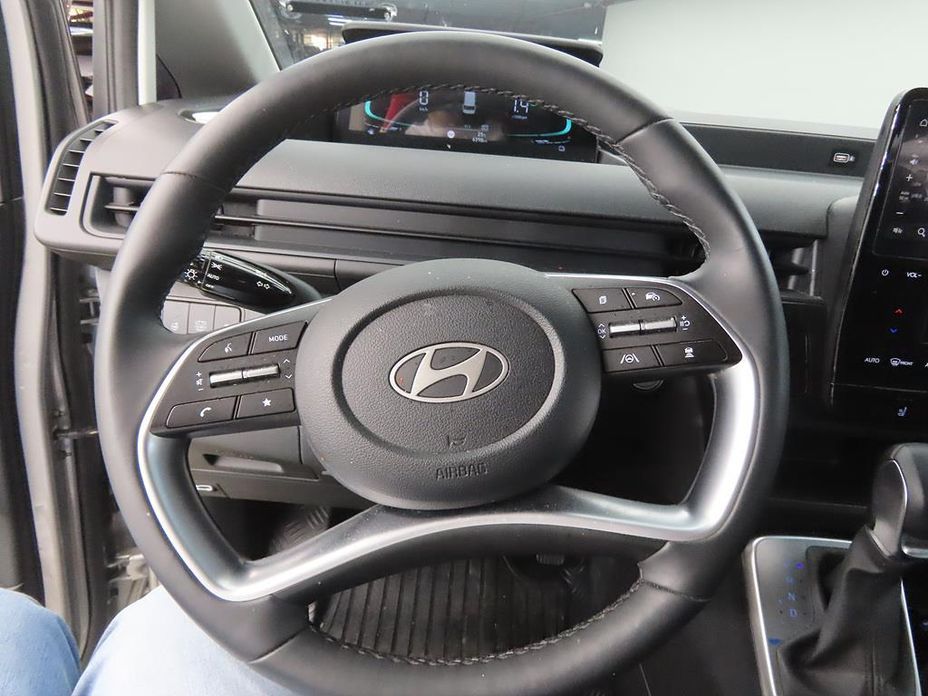 Hyundai Staria 2025