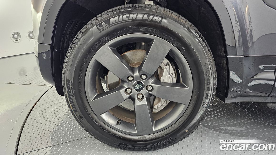 Land Rover Defender 2024