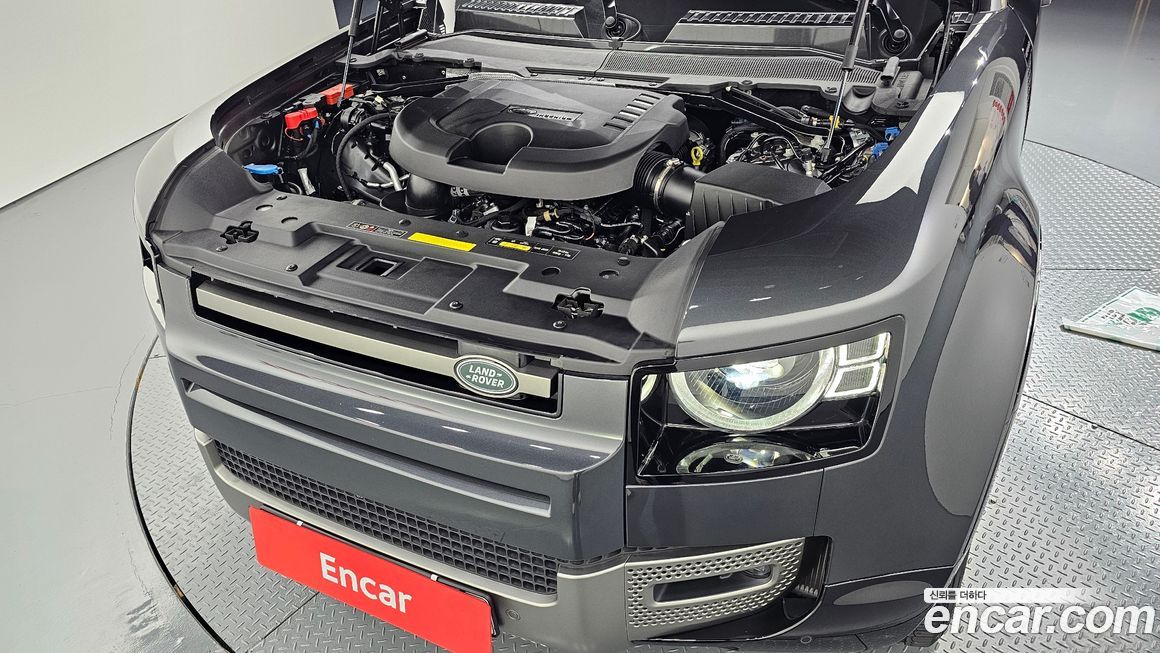 Land Rover Defender 2024