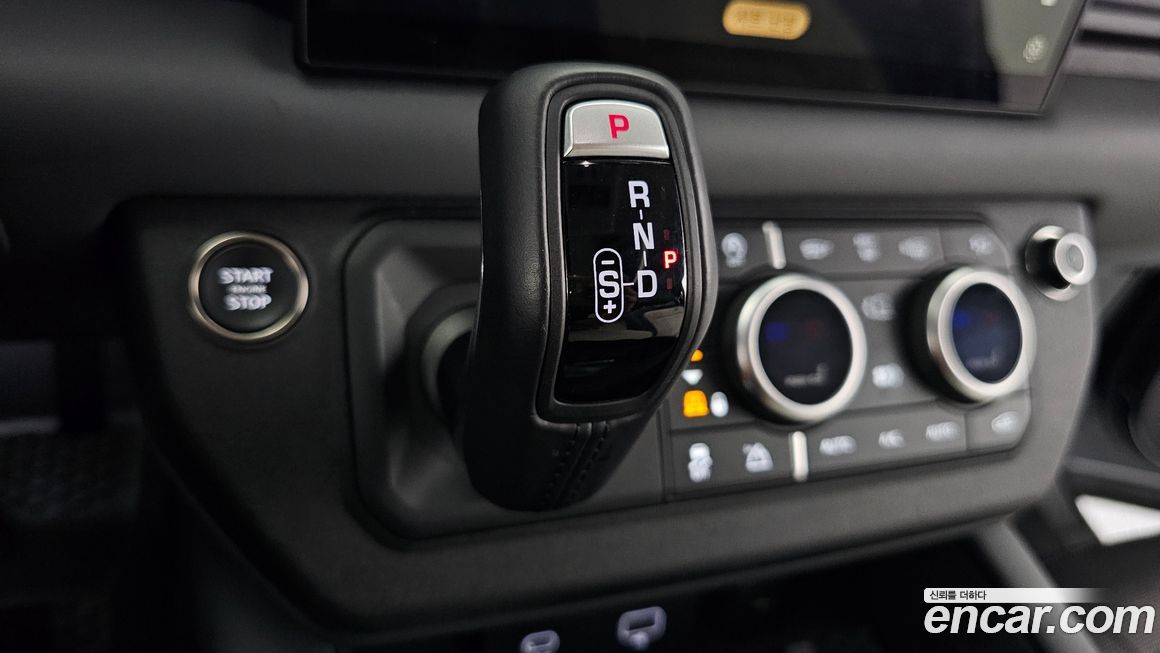 Land Rover Defender 2024