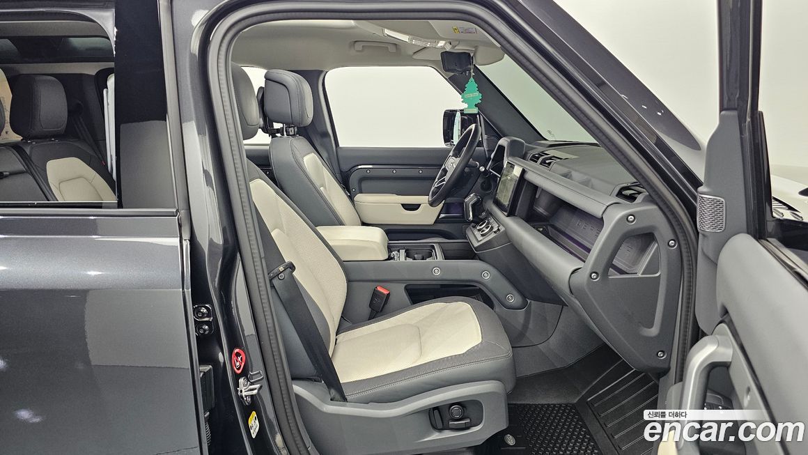 Land Rover Defender 2024