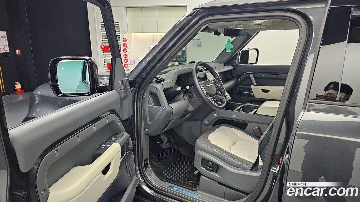 Land Rover Defender 2024