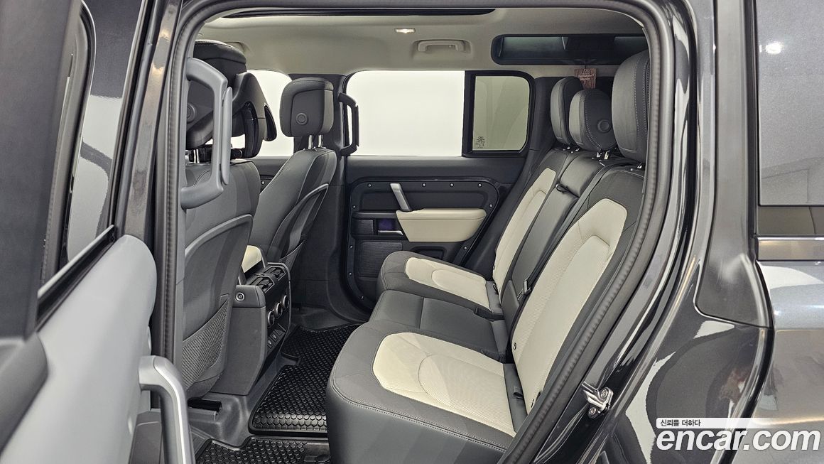 Land Rover Defender 2024