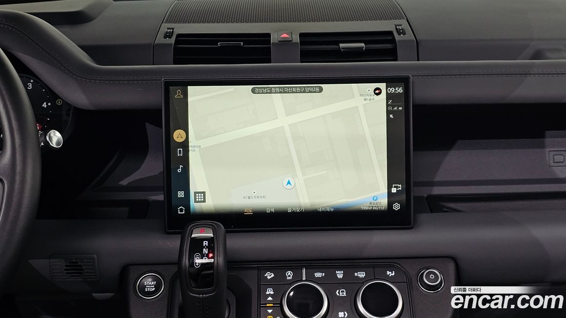 Land Rover Defender 2024