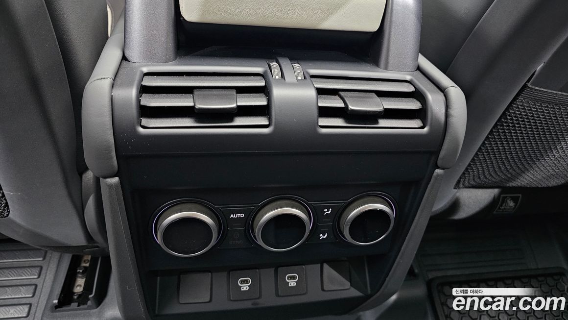 Land Rover Defender 2024