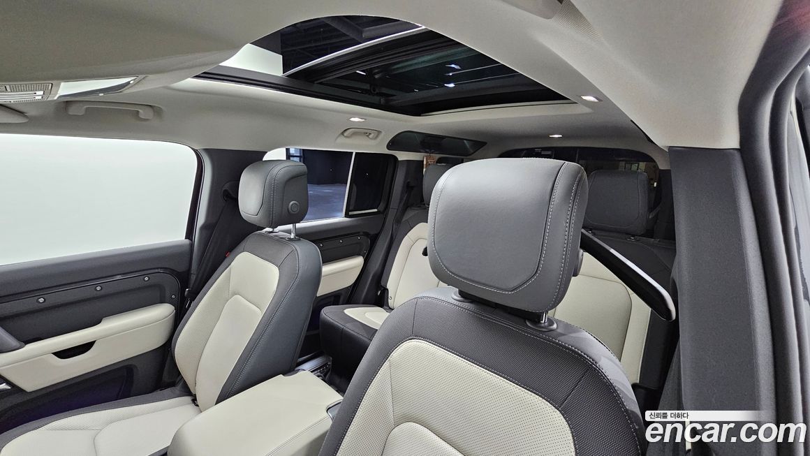 Land Rover Defender 2024