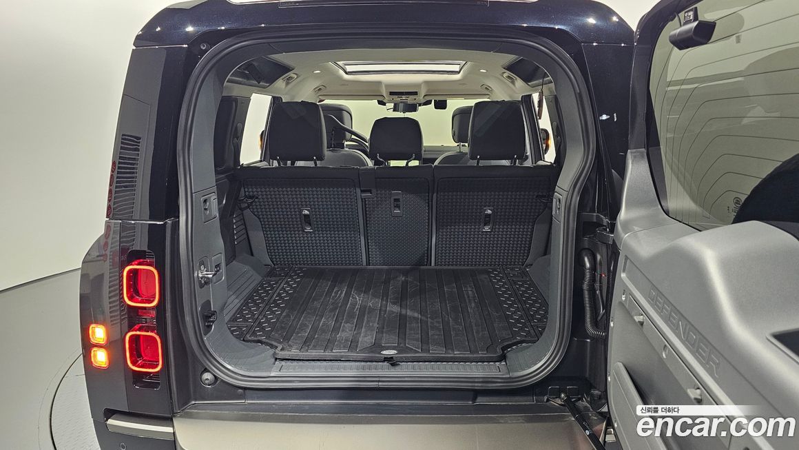 Land Rover Defender 2024