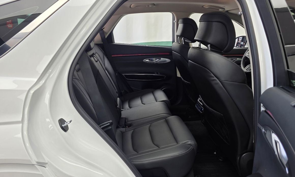 Genesis GV70 2025