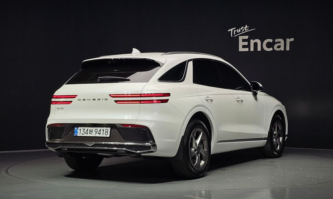 Genesis GV70 2025