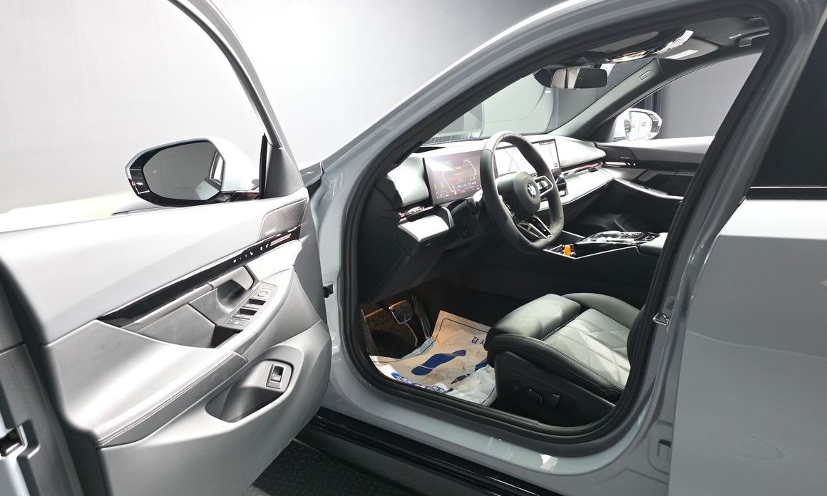 BMW 5-Series 2024