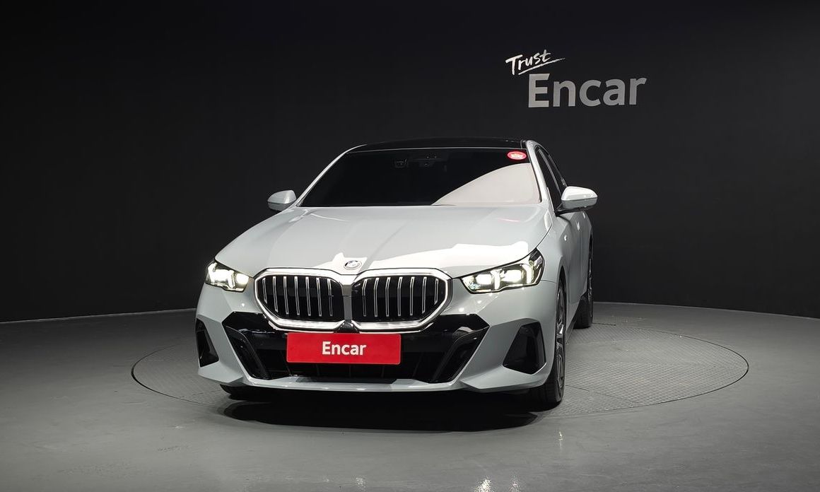 BMW 5-Series 2024