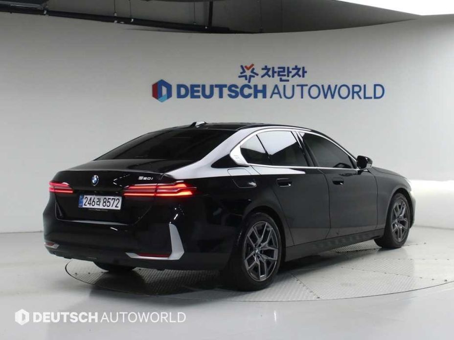 BMW 5-Series 2025