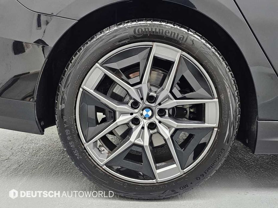 BMW 5-Series 2025