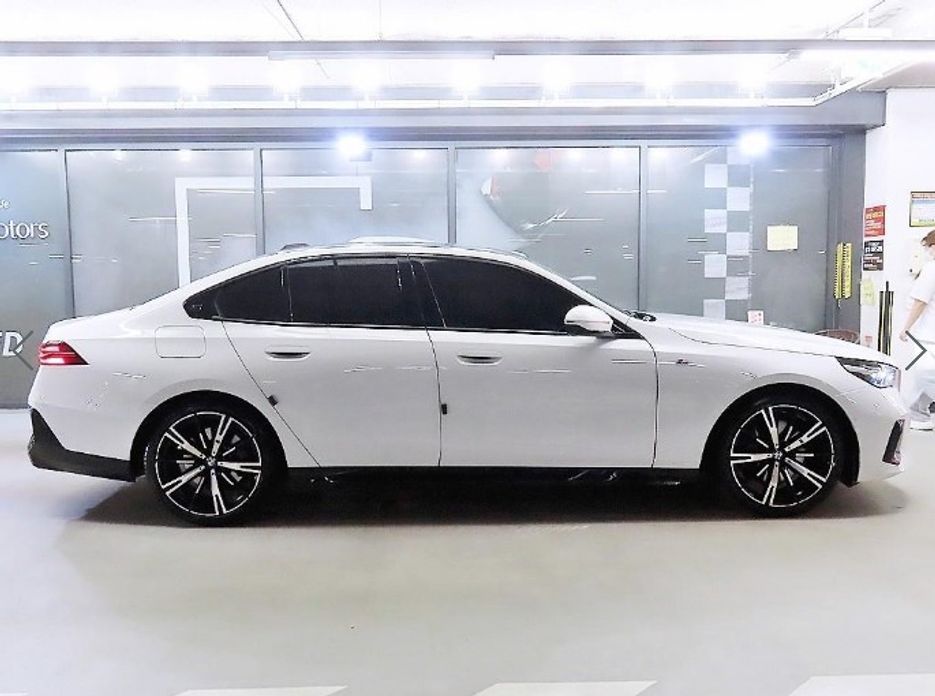 BMW 5-Series 2024