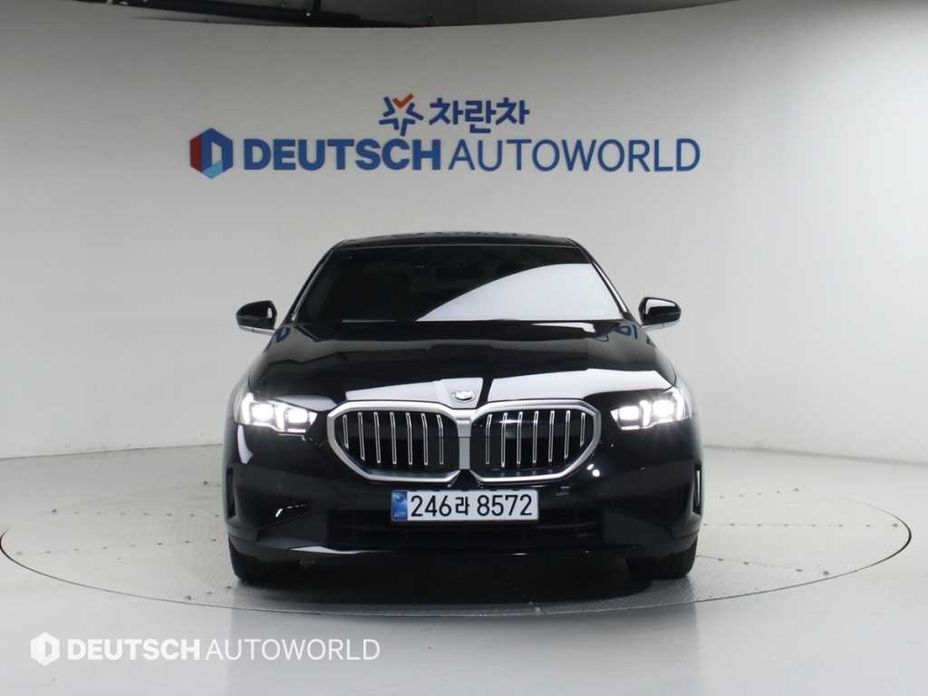 BMW 5-Series 2025