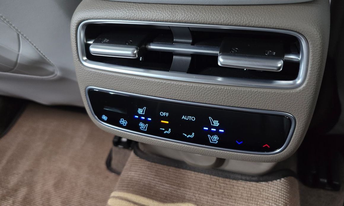 Genesis GV70 2025