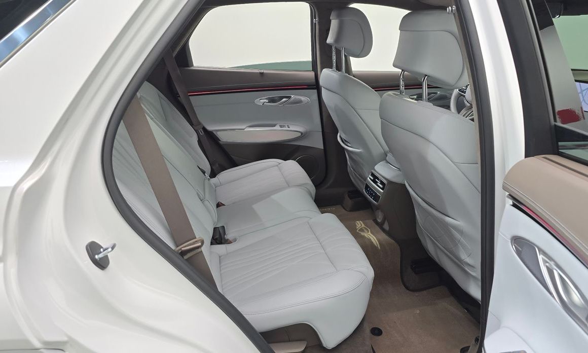 Genesis GV70 2025