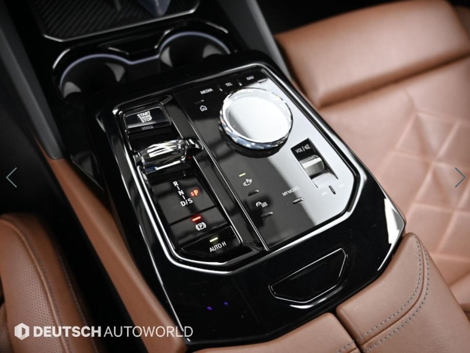 BMW 5-Series 2024