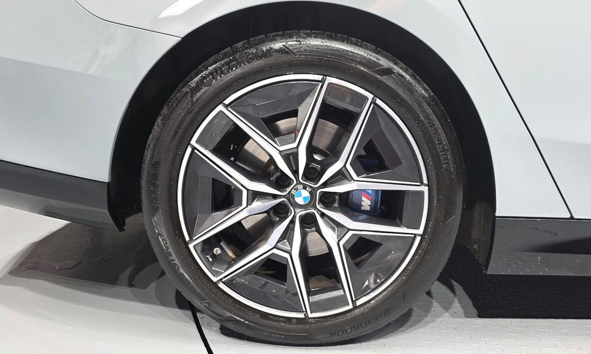 BMW 5-Series 2024