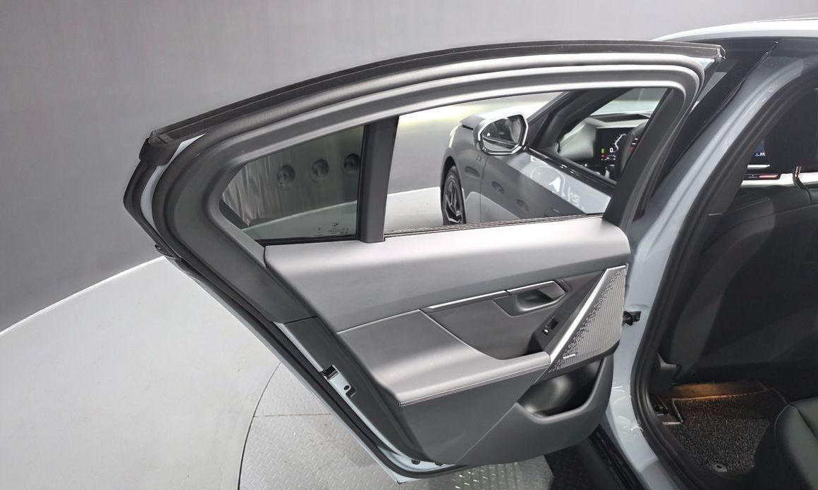 BMW 5-Series 2024