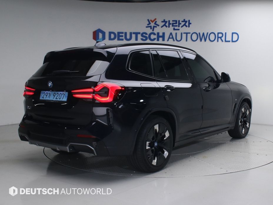 BMW iX3 2024