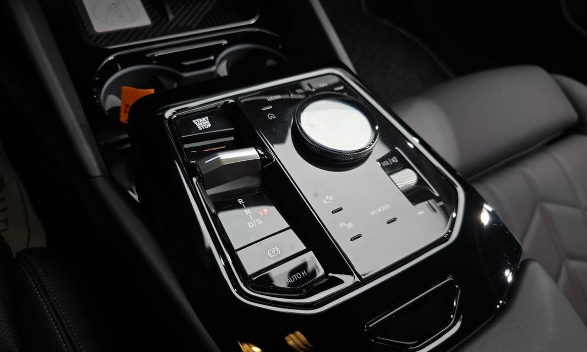 BMW 5-Series 2024