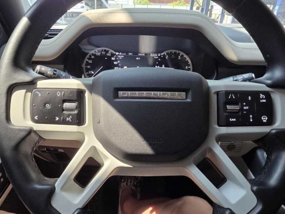 Land Rover Defender 2023