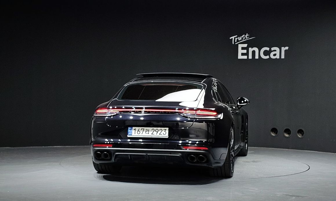 Porsche Panamera 2021
