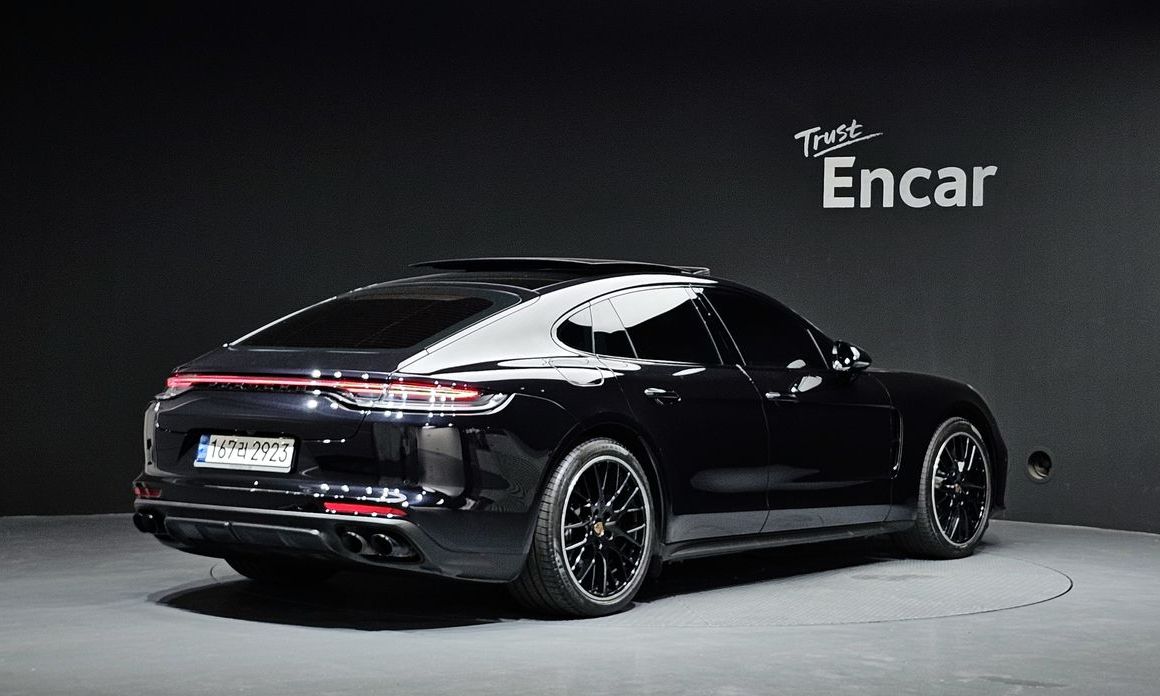 Porsche Panamera 2021
