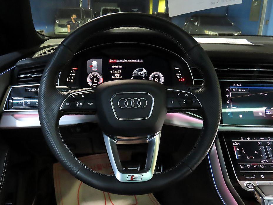 Audi Q8 2025