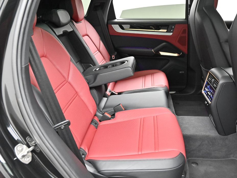 Porsche Cayenne 2025