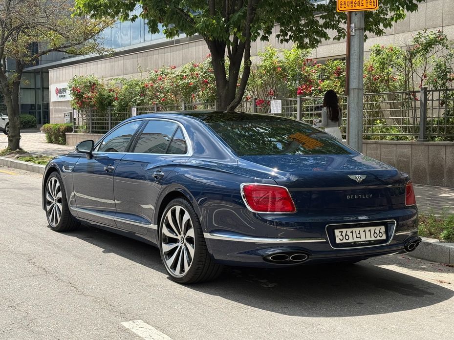Bentley Flying Spur 2023
